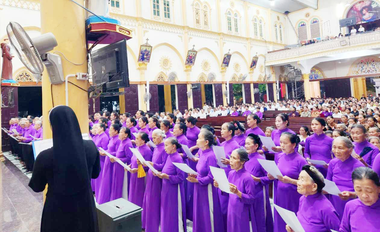 90 thành viên đầu tiên tại Giáo phận Hà Tĩnh Gia nhập Hiệp hội Tín hữu Mến Thánh Giá Vinh 